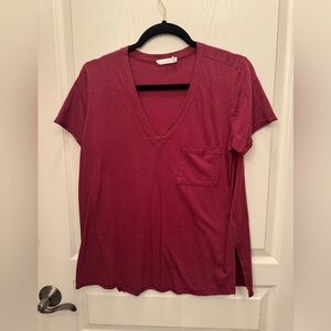 Garnet v-neck pocket tshirt